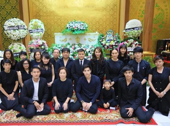 บี น้ำทิพย์ สูญเสียคุณพ่อ เพื่อนดาราให้กำลังใจล้น