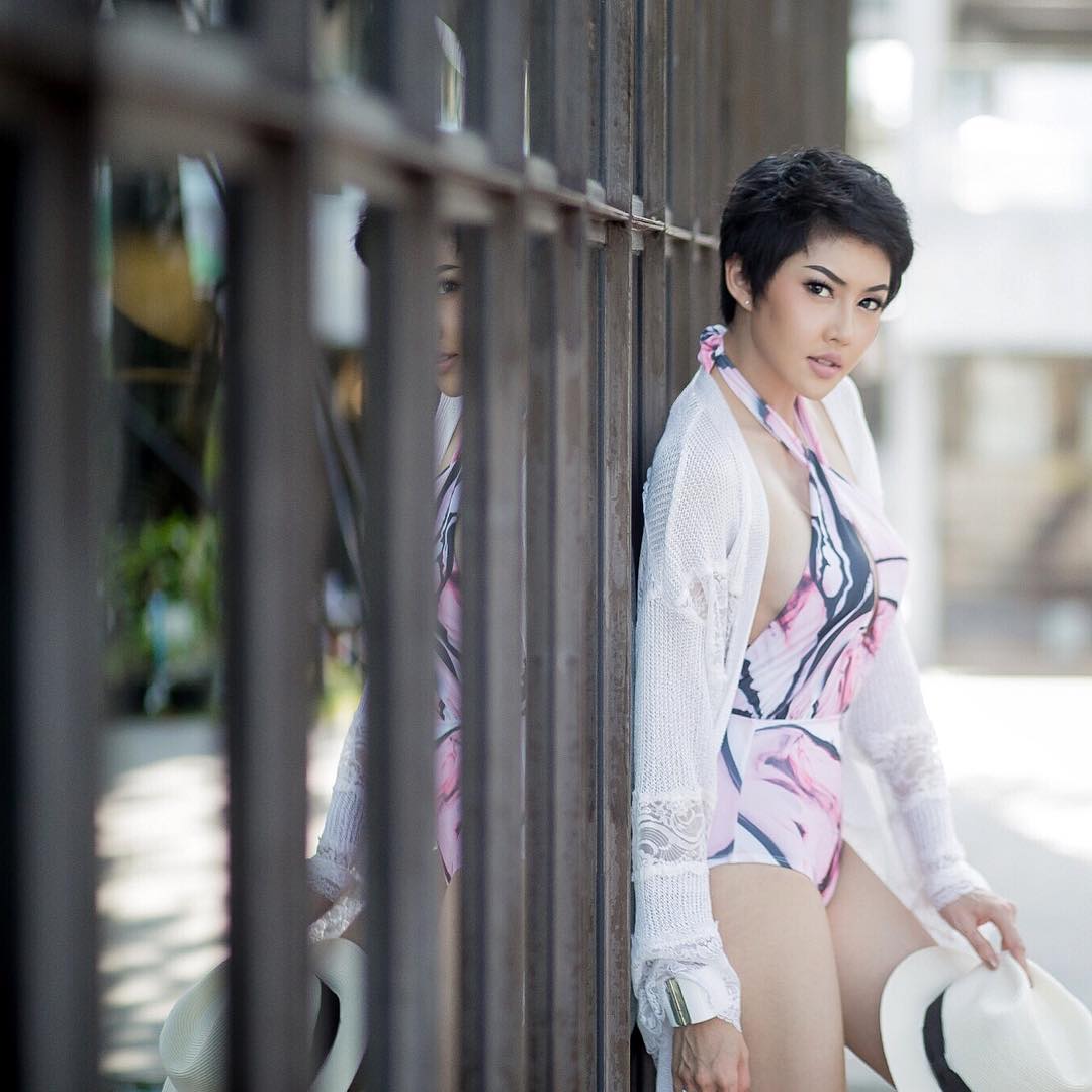 “เก๋ เลเดอเรอร์” สลัดผ้าถ่ายชุดว่ายน้ำรับซัมเมอร์