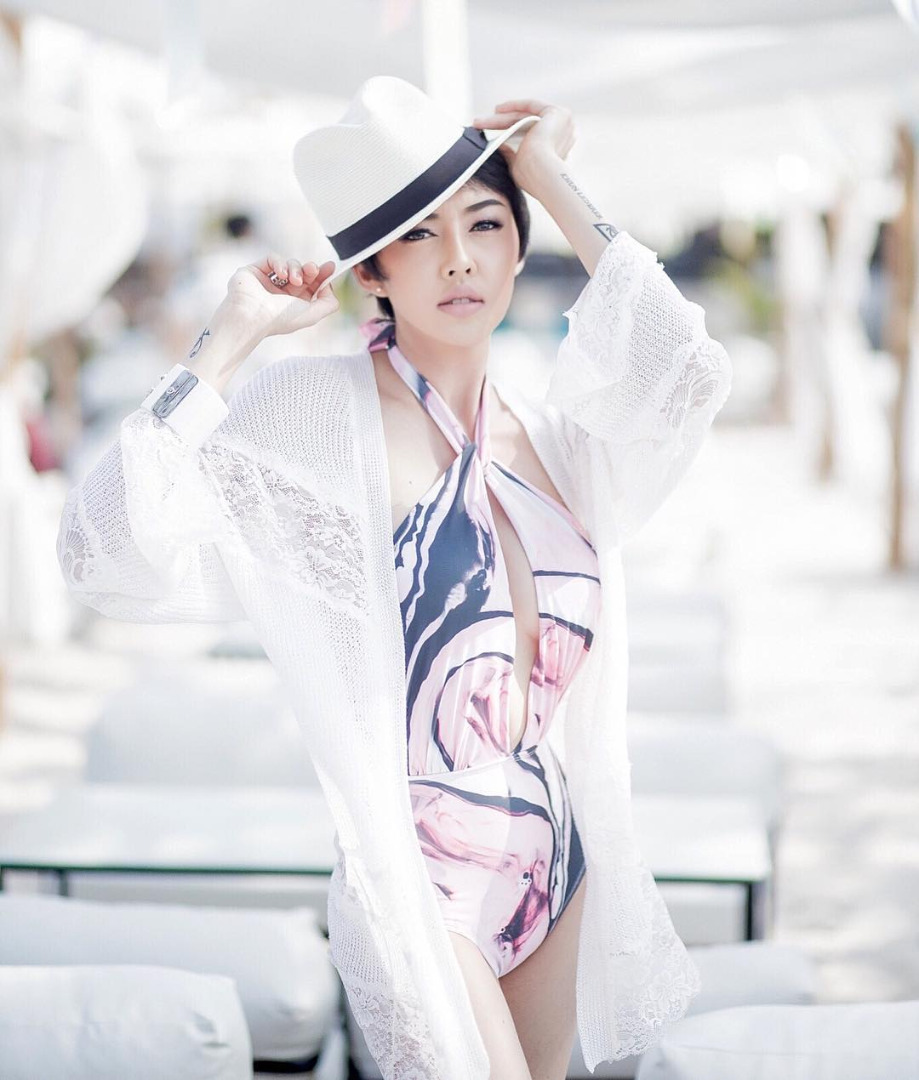 “เก๋ เลเดอเรอร์” สลัดผ้าถ่ายชุดว่ายน้ำรับซัมเมอร์