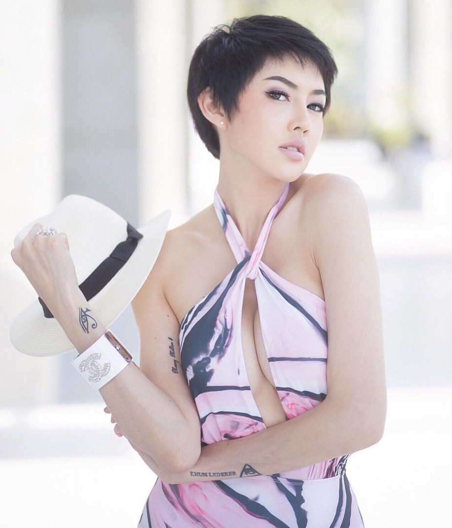 “เก๋ เลเดอเรอร์” สลัดผ้าถ่ายชุดว่ายน้ำรับซัมเมอร์