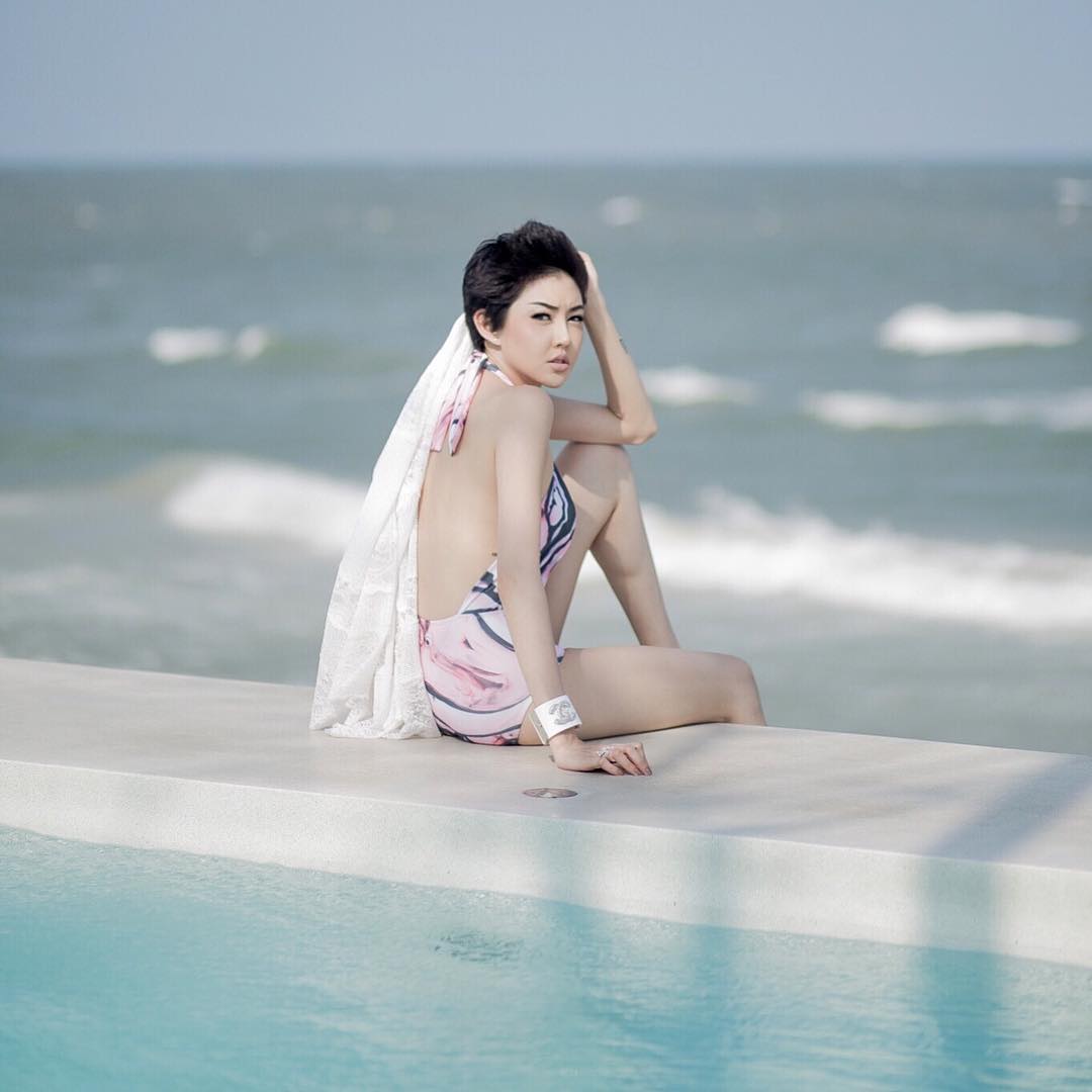 “เก๋ เลเดอเรอร์” สลัดผ้าถ่ายชุดว่ายน้ำรับซัมเมอร์