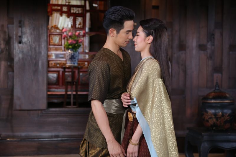 'คุณพี่เดช' จูบสั่งลา จำต้องจากบ้านนานแรมปี