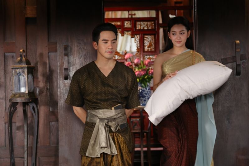 'คุณพี่เดช' จูบสั่งลา จำต้องจากบ้านนานแรมปี