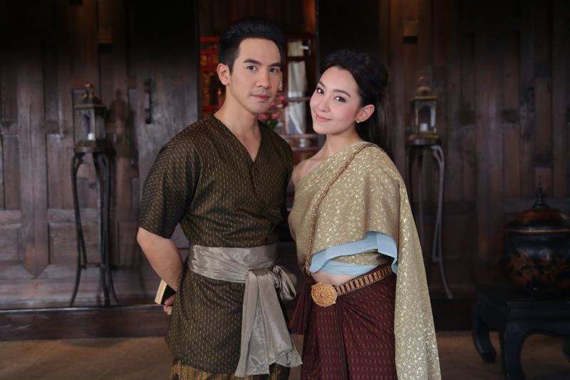 'คุณพี่เดช' จูบสั่งลา จำต้องจากบ้านนานแรมปี