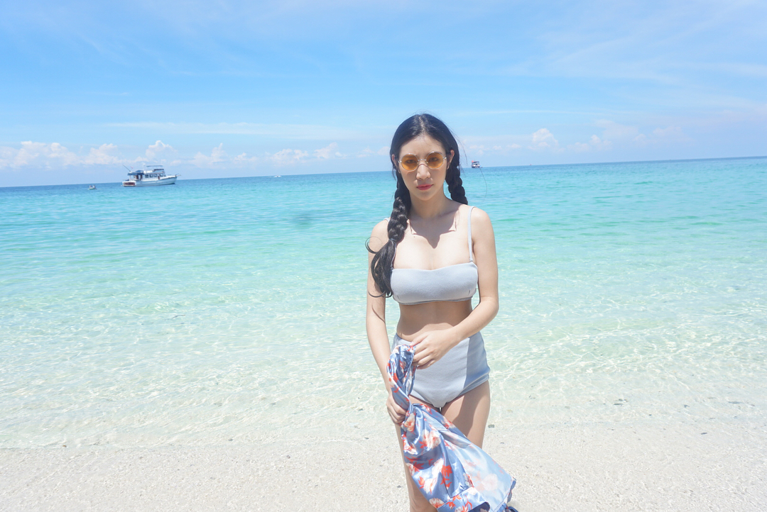 “ต้องตา” น้องสาว “โตโน่” กับนานาชุดว่ายน้ำรับซัมเมอร์