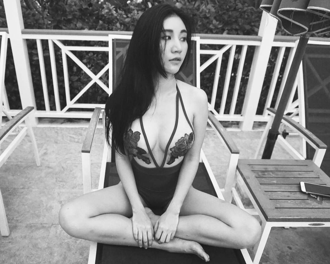 “ต้องตา” น้องสาว “โตโน่” กับนานาชุดว่ายน้ำรับซัมเมอร์