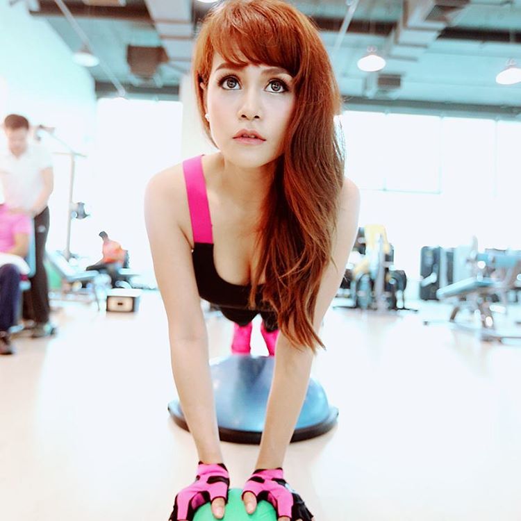 “ออม บลูเบอร์รี่” ลูกทุ่งสาวหุ่นแซ่บ