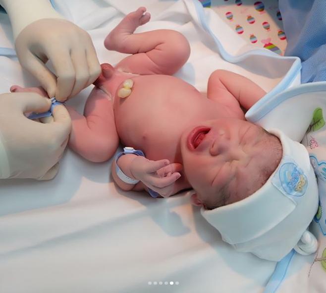 ภรรยา "บอย โชคชัย" คลอดแล้ว ลูกคนแรก น่ารักน่าชัง