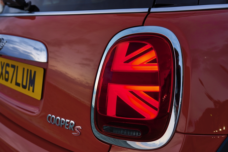 MINI Hatch และ Convertible 2018 ไมเนอร์เชนจ์ใหม่เปิดตัวอย่างเป็นทางการในไทยแล้ว