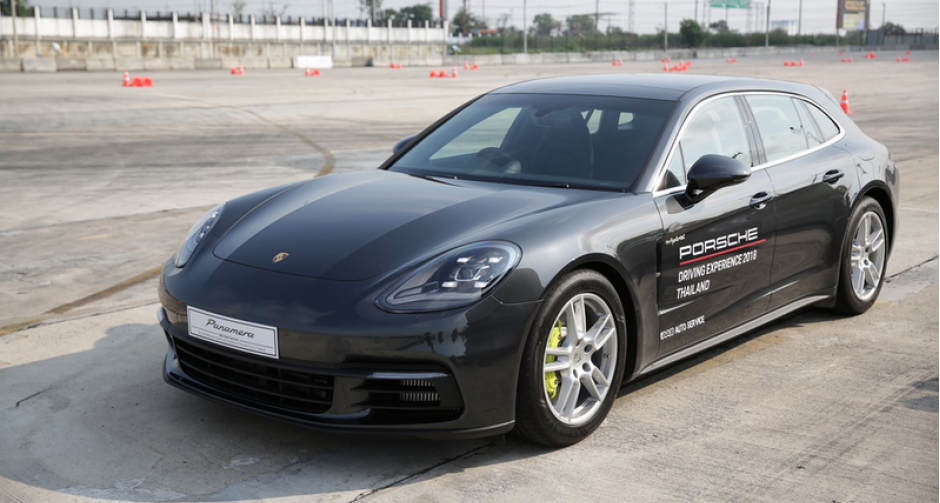พิสูจน์ความสมบูรณ์แบบและความเหนือระดับไปกับ Panamera 4 E-Hybrid Sport Turismo 