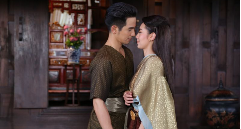 "คุณพี่เดช" จูบสั่งลา จำต้องจากบ้านนานแรมปี