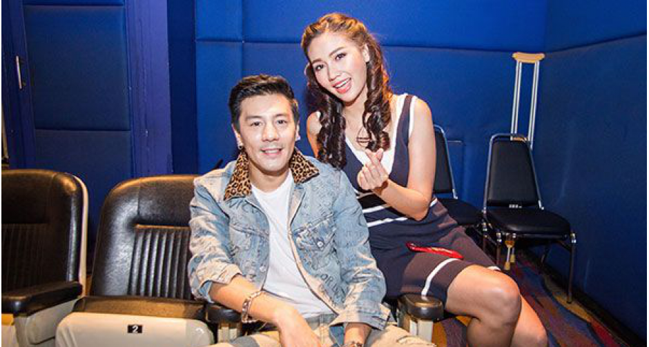 "โดม-ปกรณ์ ลัม" ไม่หวั่นเจ็บขา แอบมาให้กำลังใจ "เมทัล" ถึงโรงละคร