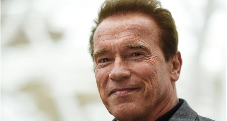 "อาร์โนลด์ ชวาร์เซเน็กเกอร์" ผ่าตัดเปลี่ยนลิ้นหัวใจฉุกเฉิน