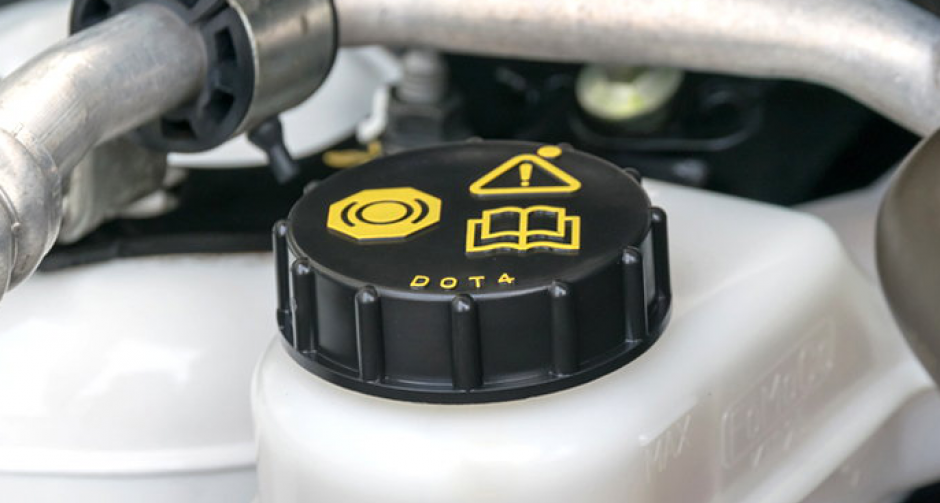 สัญญาณเตือน "น้ำมันเบรก-น้ำมันคลัทช์" มีอาการผิดปกติ