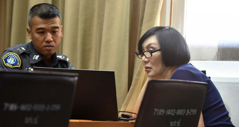 "ม้า อรนภา" เข้าพบตำรวจกองปราบฯ กรณีรีวิวสินค้า "เมจิกสกิน"