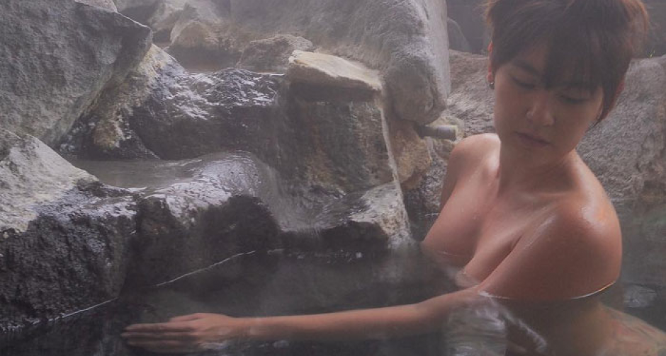 "ปีใหม่ สุมนรัตน์" ปล่อยภาพแช่ออนเซ็น สุดเซ็กซี่