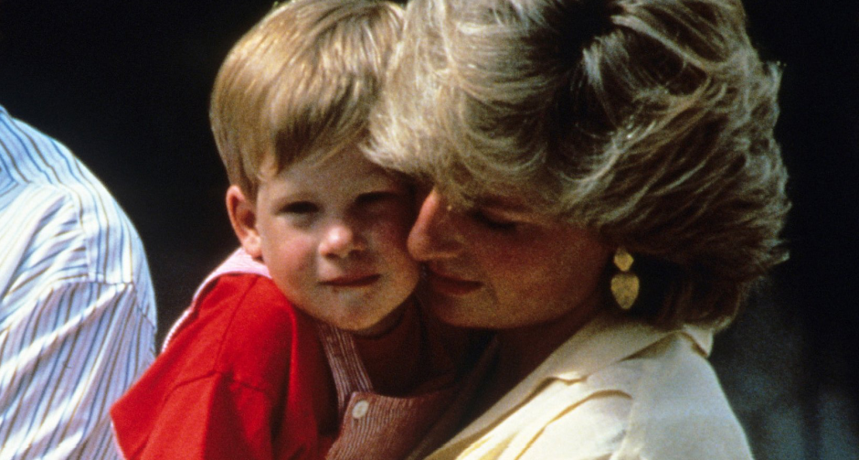 หลายคนต่างคิดว่าเจ้าชายแฮร์รี่เว้นที่นั่งว่างไว้ให้เจ้าหญิงไดอาน่าในพิธีพิเสกสมรส