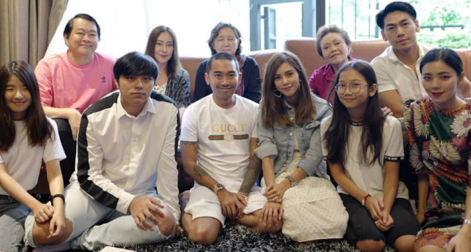 "อุ้ม-บอล" ทำบุญขึ้นบ้านใหม่ที่เชียงใหม่ อบอุ่นรวมญาติ