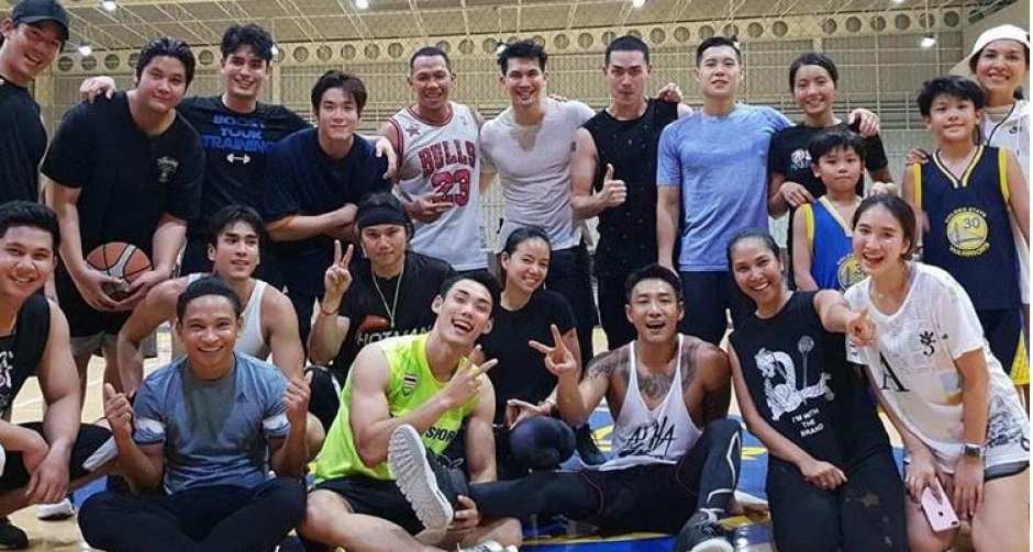 ภาพหายากพระเอกดังรวมตัวเป็นทีมบาสที่หล่อที่สุดในไทย