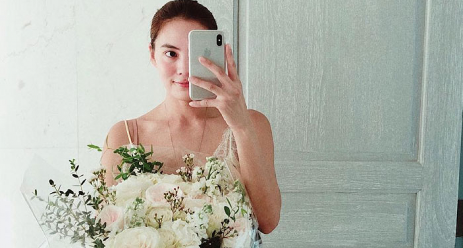 "เจนี่" ยิ้มถือช่อดอกไม้ พร้อมโต้ชิ่งงาน มีหลักฐานมาโชว์