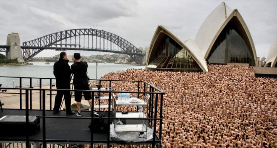 Spencer Tunick ถูกร้านซุปเปอร์มาร์เก็ตชื่อดังร้องขอให้หยุดถ่ายภาพนู้ด