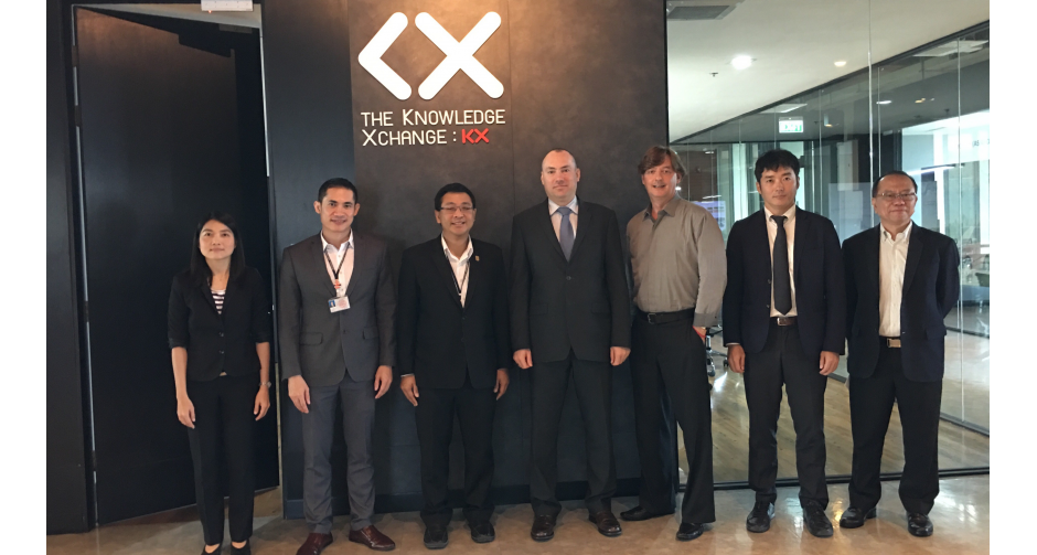 ผู้บริหารนิสสันเข้าพบนายกสมาคมยานยนต์ไฟฟ้าไทย