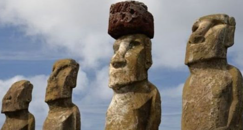 ชาวราปานุยใช้เทคนิควิศวกรรมล้ำยุคสวมหมวกหินให้รูปสลักโมอาย