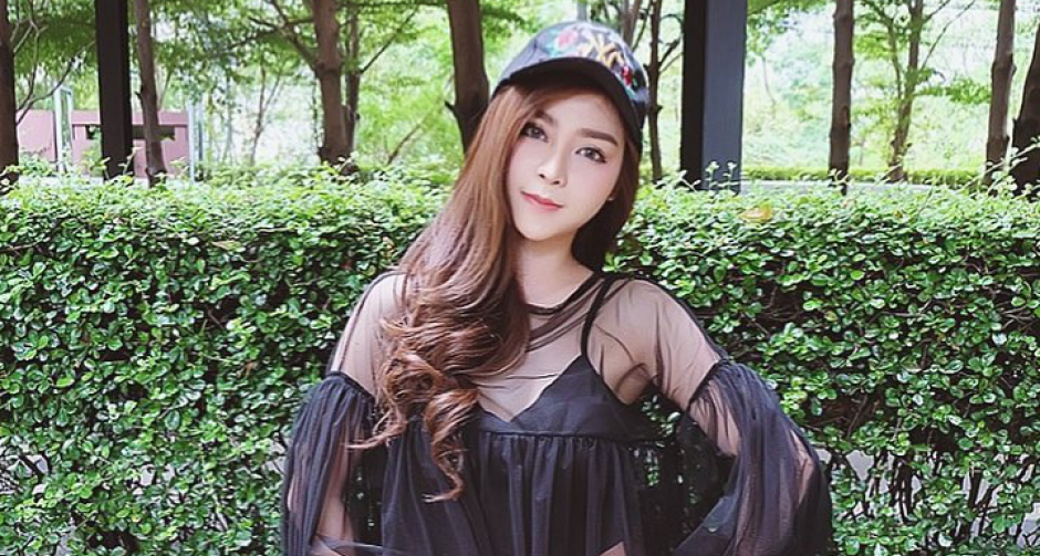 พลอย ธีรดา โมกขศักดิ์