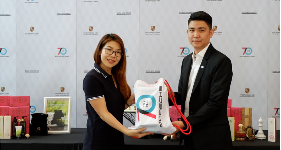 เอเอเอสฯ จัดกิจกรรมปรุงน้ำหอมดอกไม้ไทยกลิ่นเอกลักษณ์เฉพาะตัวต้อนรับเทศกาลวันแม่