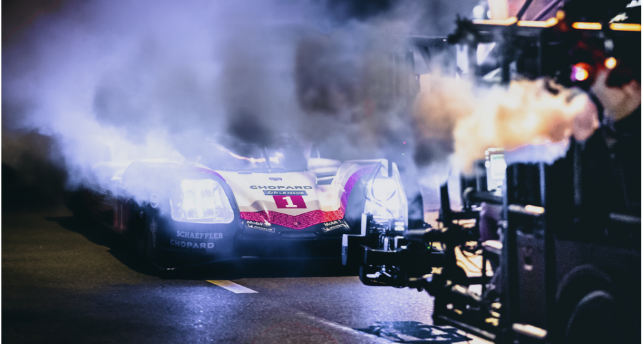 ปอร์เช่ 919 ไฮบริด (Porsche 919 Hybrid) สร้างความฮือฮาหลังปรากฏตัวยามค่ำคืนใจกลางกรุงเทพฯ