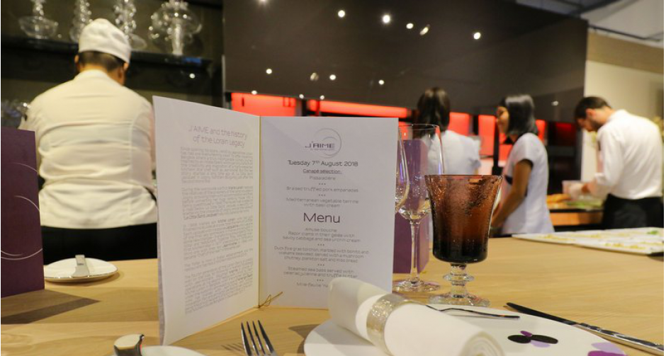 ดินเนอร์สุดหรูกับค่ำคืนแสนพิเศษ ในงาน Redefining Luxury Lifestyle Exclusive Dinner