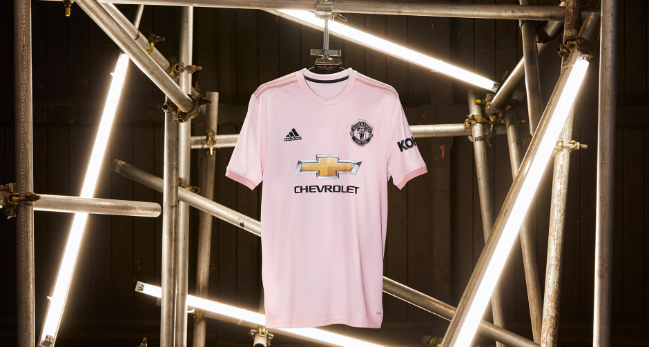 อสูรสีชมพู! adidas เผยโฉมชุดเยือนของแมนเชสเตอร์ ยูไนเต็ด ประจำฤดูกาล 2018/2019