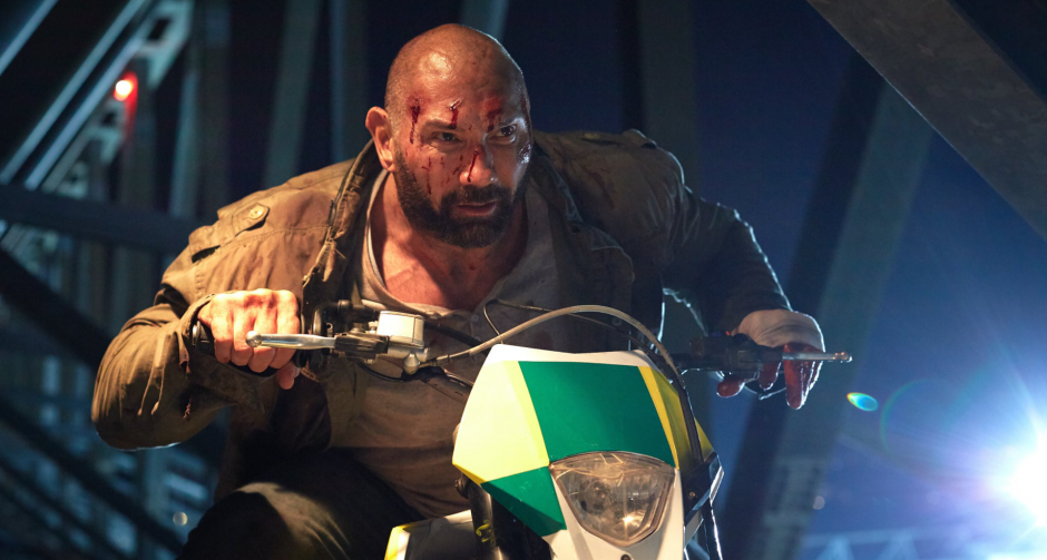 เดือดทั้งสนาม!  “เดฟ บาทิสต้า” รับบทฮีโร่ช่วยแฟนบอลกว่า 30,000 ชีวิต จากเหตุวินาศกรรมกลางสนามฟุตบอล “FINAL SCORE” 