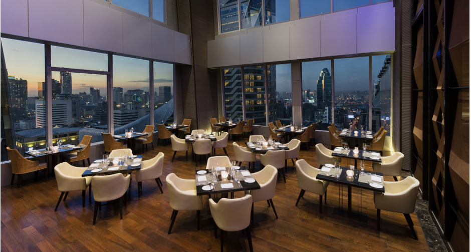 ห้องอาหารอัพ แอนด์ อะบัฟเปิดให้บริการบุฟเฟ่ต์อาหารทะเลนานาชาติมื้อค่ำ