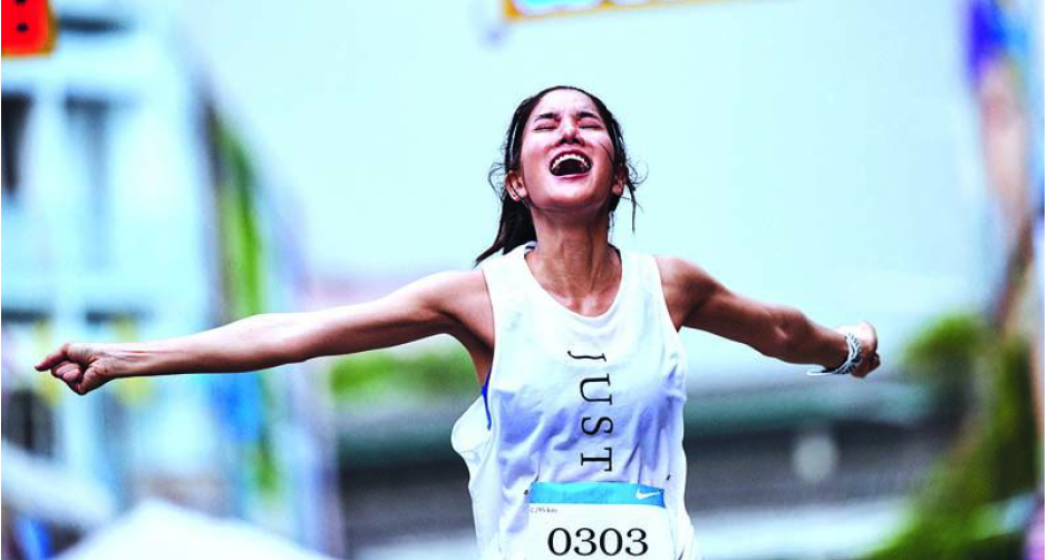 "ก้อย รัชวิน" ชวนสาวๆ กว่า 2,215 คน ออกวิ่งที่ยิ่งใหญ่ในงานกรุงเทพมาราธอน