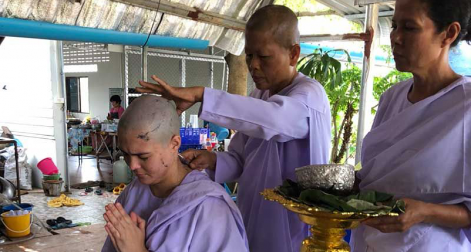 "เอมี่ อาเมเรีย" บวชชีไม่มีกำหนด ทดแทนคุณพ่อแม่