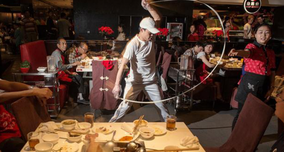 “ไหตี่เลา” ร้านหม้อไฟชื่อดังเมืองจีน !