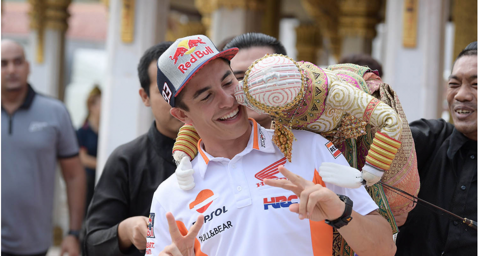 ประเทศไทยเปิดบ้านต้อนรับ "มาร์ค มาร์เกซ" นักบิดแชมป์โลก 4 สมัย ร่วมกิจกรรมพิเศษที่วัดราชนัดดาราม ก่อนลงชิงชัยศึกโมโตจีพี รายการ “พีทีที ไทยแลนด์ กรังด์ปรีซ์ 2018 วันที่ 5-7 ต.ค.นี้