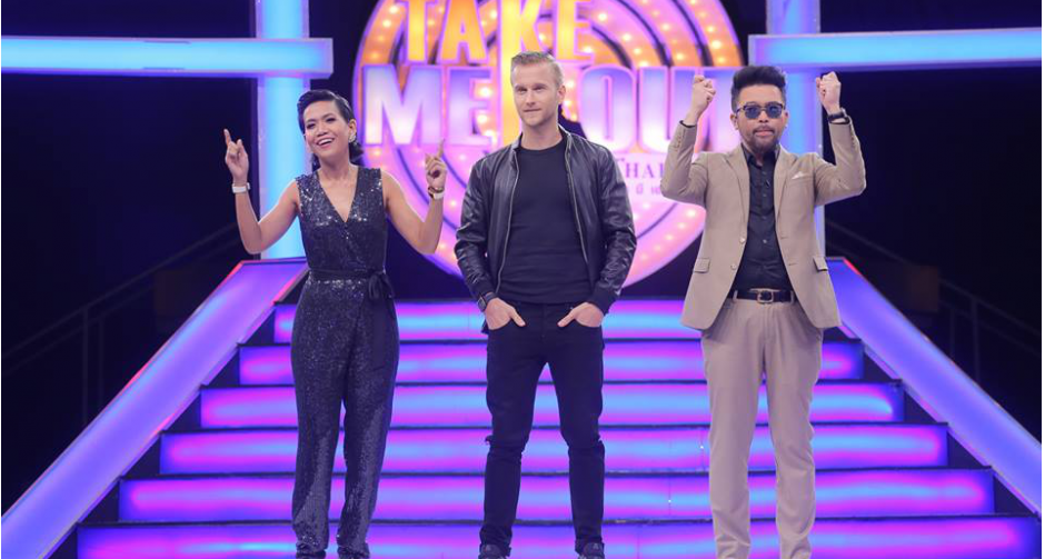 สาวสายฝอกรี๊ดสนั่น!!  เมื่อฝรั่งสุดหล่อบุกหาคู่ในเทคมีเอ้าท์