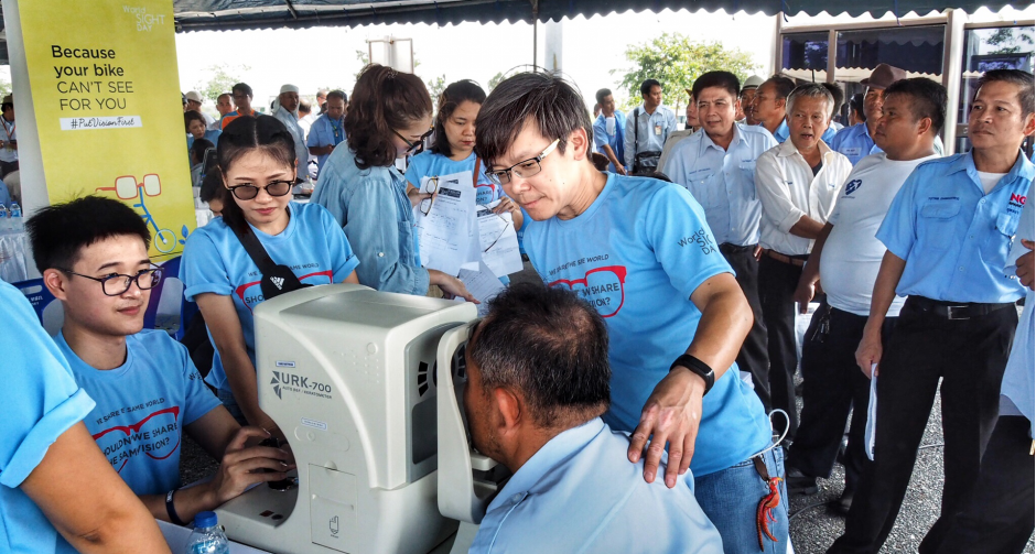 เอสซีลอร์จัดกิจกรรมเพื่อสังคมในวันสายตาโลก  บริการตรวจวัดและมอบแว่นสายตาแก่พนักงานขับรถในสุวรรณภูมิ