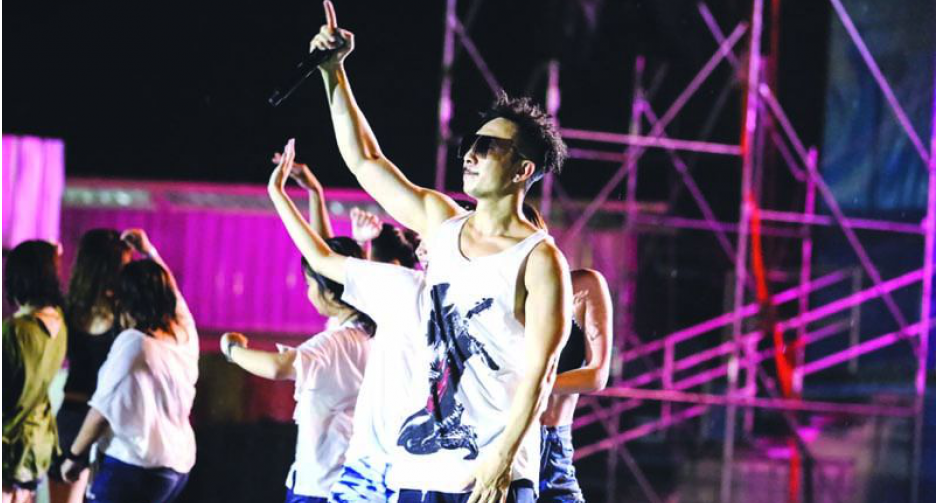 ทัพศิลปินฮิปกันถ้วนหน้า มันส์สนั่นสวนน้ำ