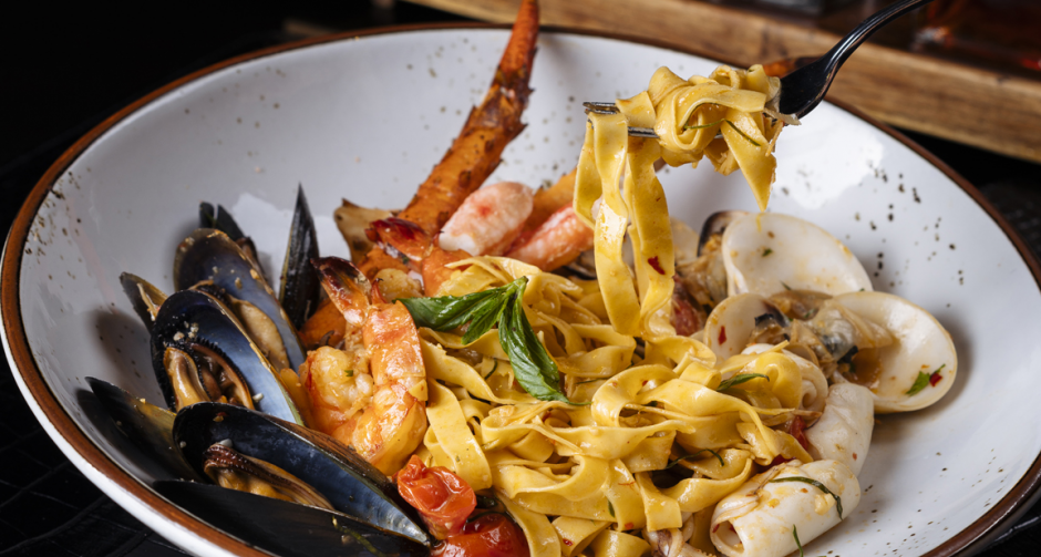 ลิ้มลองหลากหลายเมนูซีฟู้ดที่ เมดิชี่ คิทเช่น แอนด์ บาร์  