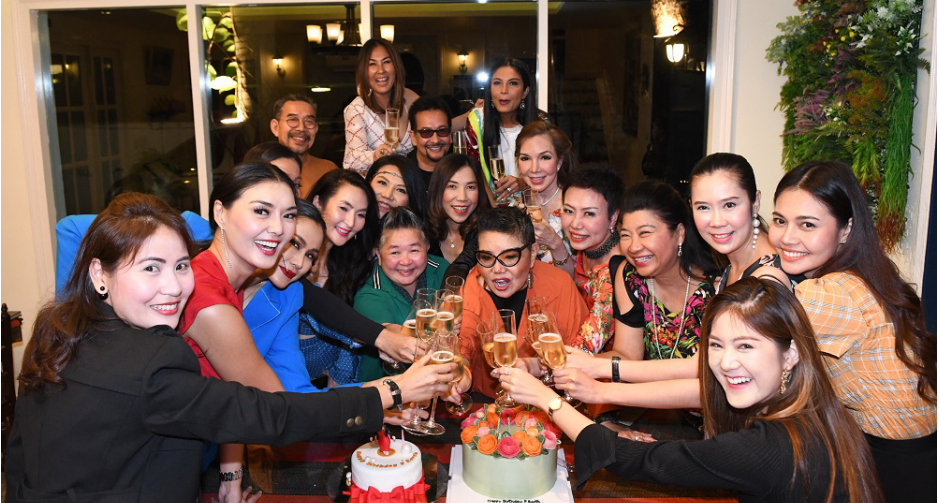 สังสรรค์วันคล้ายวันเกิด เอิร์ธ สายสว่าง