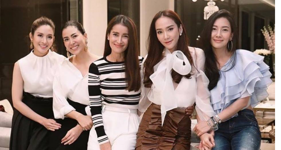 รวมตัวนางเองจัดเซอร์ไพรส์วันเกิด อั้ม พัชราภา