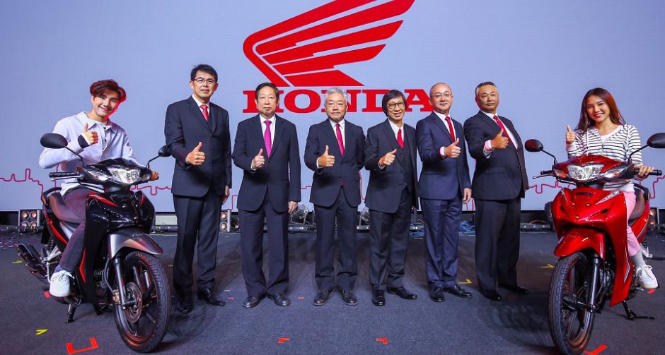 เอ. พี. ฮอนด้า ครองแชมป์ตลาดรถจักรยานยนต์ไทย 30 ปีติดต่อกัน  ประเดิมเปิดตัวรถใหม่ 4 รุ่น รับปีหมูทอง