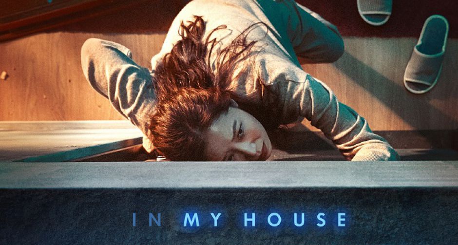 จะทำอย่างไร เมื่อมีชายแปลกหน้าซ่อนตัวอยู่ในห้องของคุณ DOOR LOCK ห้องหลอนปริศนา