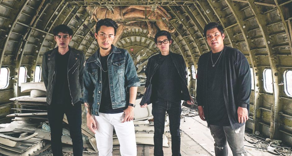 น้องใหม่ใสกิ๊กของวงการเพลง “แคทเธอรีน” Catherine  เจ้าของซิงเกิลแรงบนโซเชียล "ต่าง"  และเพลงใหม่ที่แรงไม่แพ้กัน "ปรากฏตัว"