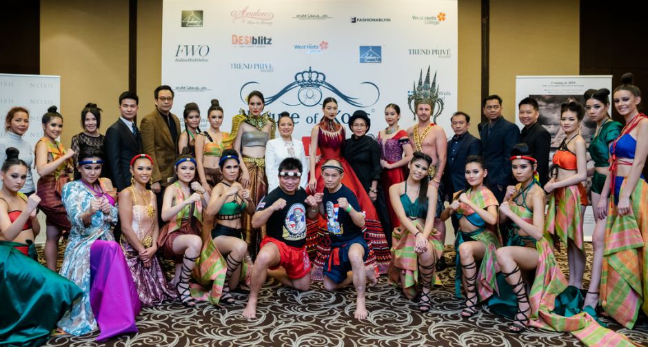 แฟชั่นโชว์ผ้าไทย Mullika Nakara