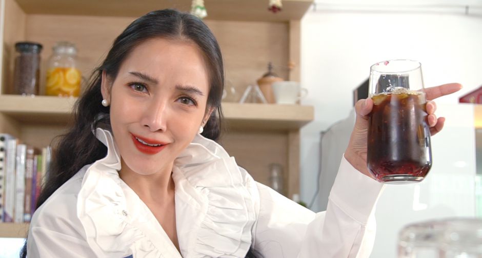 แพท ณปภา นั่งแท่นพิธีกรเปิดตัวรายการ Cafe Project