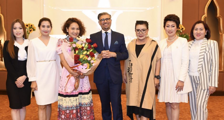 Effective Nonverbal Communication and Leadership